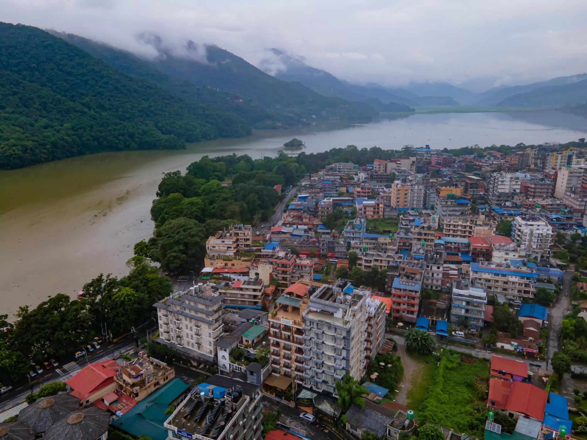 Pokhara Batika Exterior foto